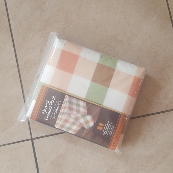 Vinyl tablecloth - Picture 9 of 9